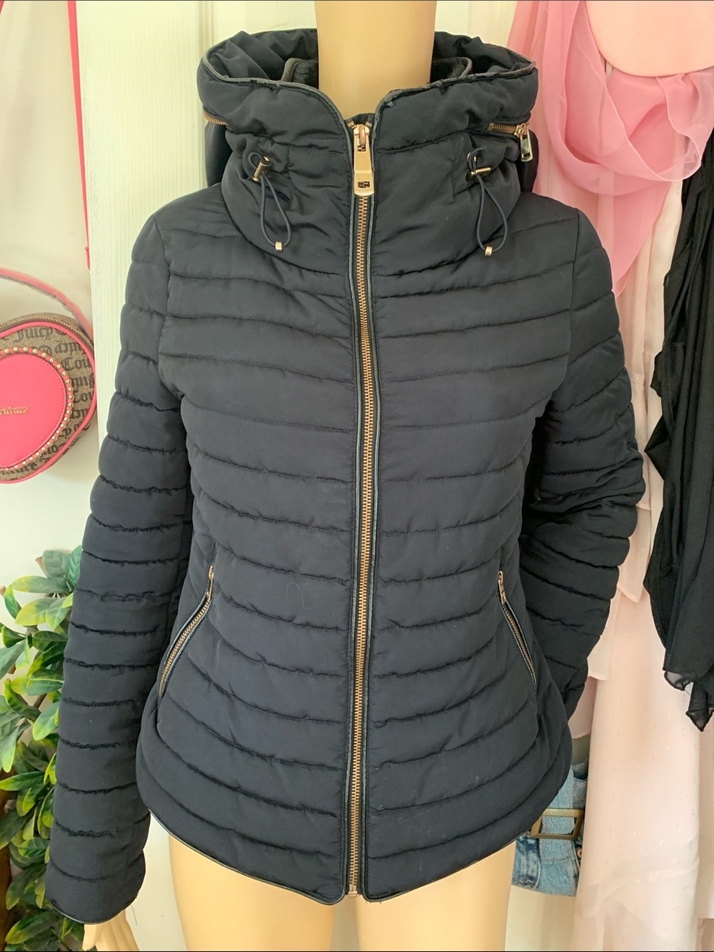 black gold zippered hidden hood puffer winter jacket M